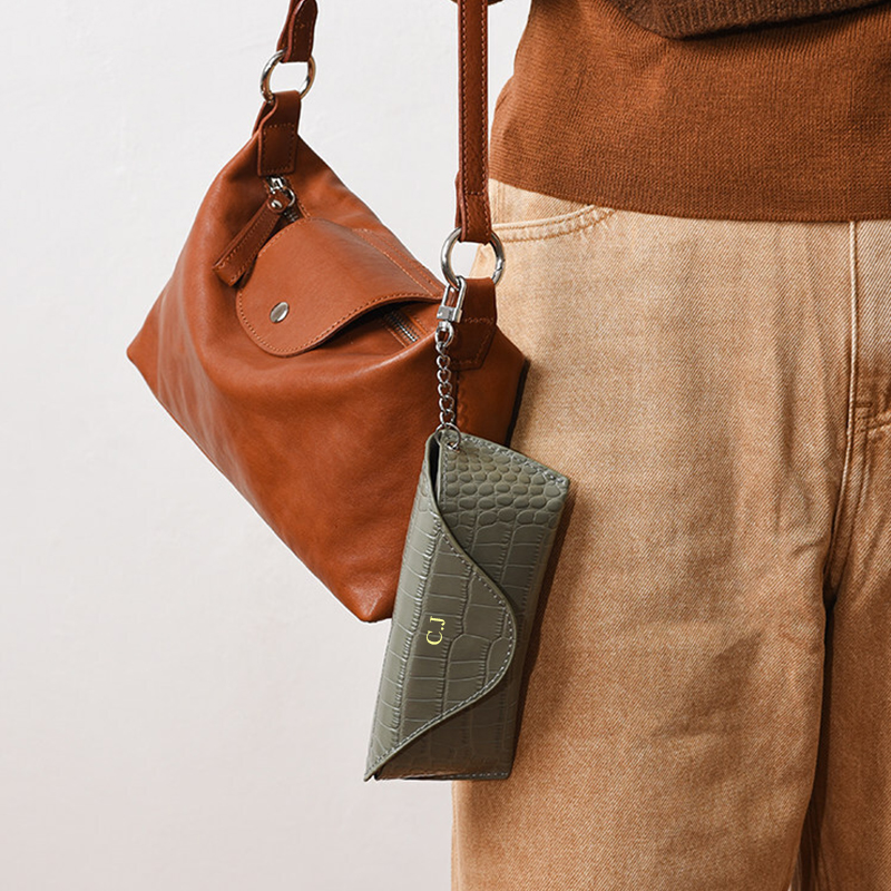 Borsa per Occhiali in Vera Pel - Sunglass Retainer Cord recensione e prezzo
